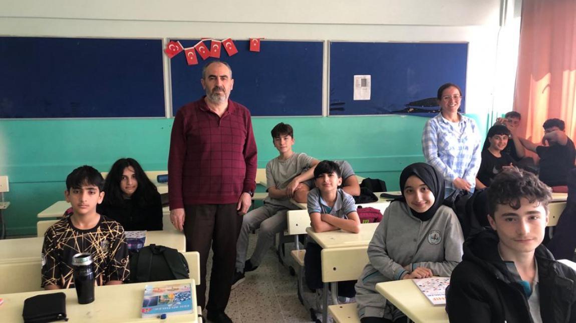 Okulumuzdan emekli olan matematik öğretmenimiz Orhan Yücel öğrencilerimizle  bir araya gelerek bilgi ve tecrübelerini paylaştı.